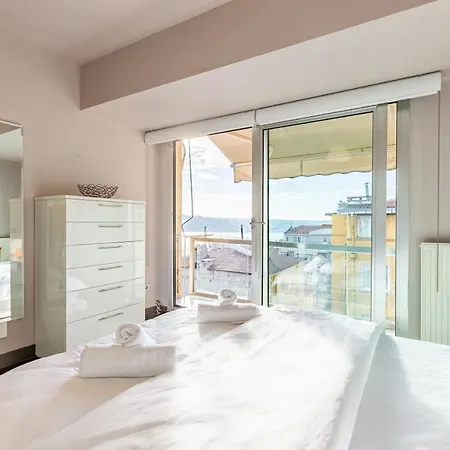 Stylish With Bosphorus View In Besiktas 아파트 이스탄불