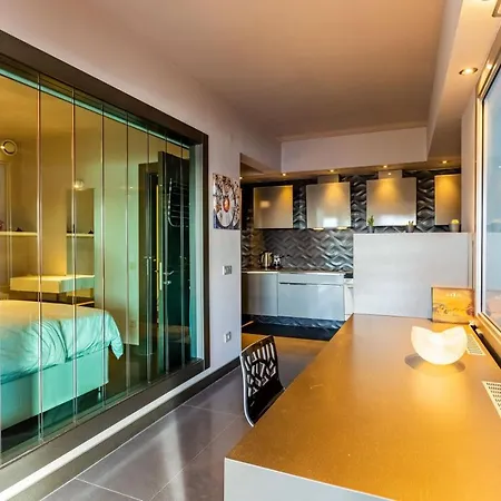 Stylish With Bosphorus View In Besiktas * 이스탄불